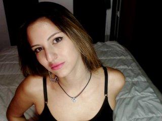 AdelineStrip bongacams