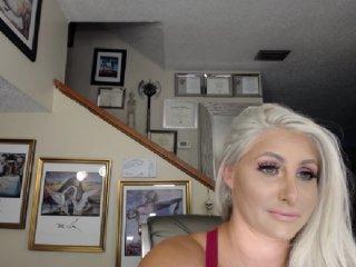 adrianna_fox bongacams