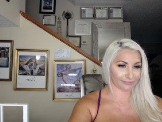 adrianna_fox bongacams