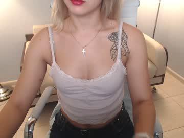 avery_luxary chaturbate