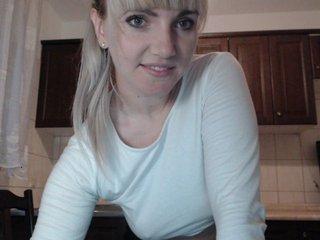 BlondeDoll22 bongacams