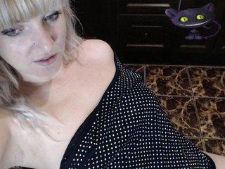 BlondeDoll22 bongacams