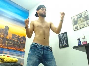 byron_tronks17 chaturbate