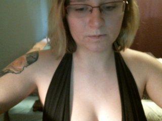 CheekyGeek bongacams