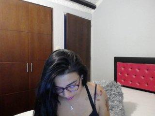 Daniksexy28 bongacams