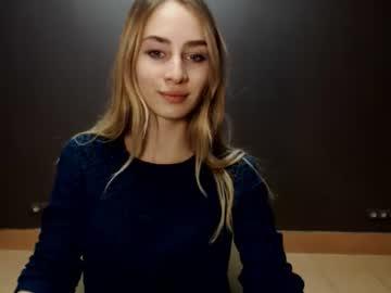 emilllyhooot chaturbate