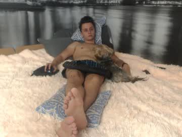 fitboy2feet chaturbate