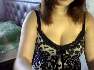 HoneyLips222 bongacams