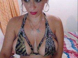 hugetits83xxx bongacams