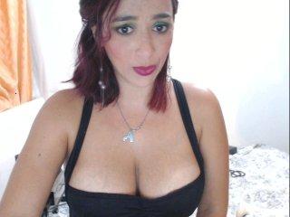 hugetits83xxx bongacams