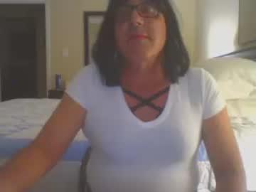 iluv2xdress4u chaturbate