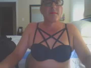 iluv2xdress4u chaturbate