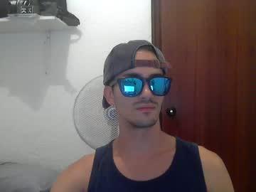 imthesunglassesboy chaturbate