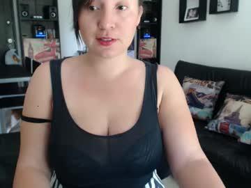 juicytitstinnahot chaturbate