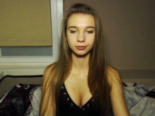 LucySuperGirl bongacams