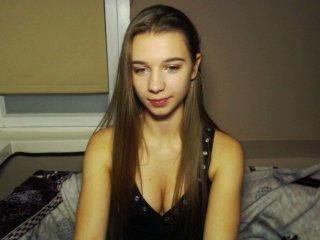 LucySuperGirl bongacams