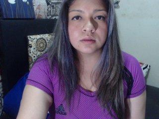 Maily-camss bongacams