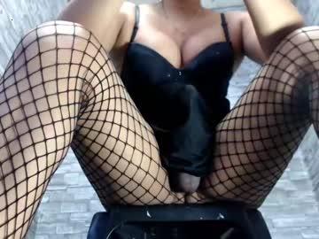 selfsuckerprettydollxplode chaturbate