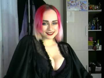 sheliselleness chaturbate