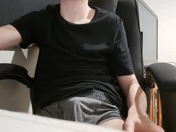 skinnyboii1998 chaturbate