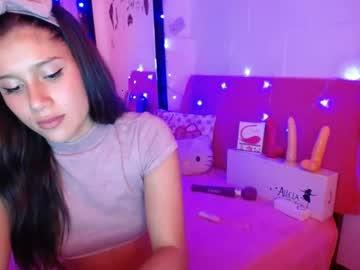 thaylor_kitty chaturbate