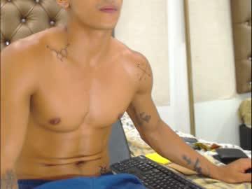 urielhot70 chaturbate